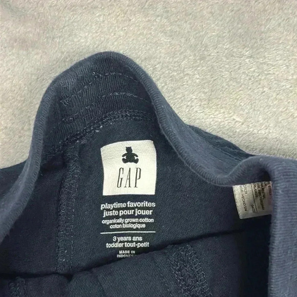 GAP - jogger style pull  on shorts. Size 3 - Picture 2 of 4